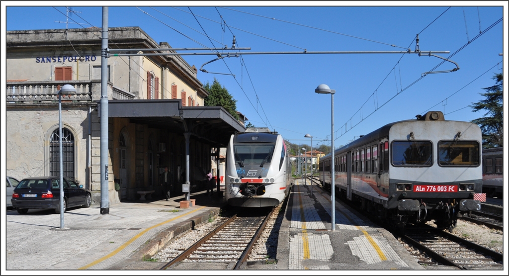 Im Regionalzug von Milano nach Lecce. 2.Tag (06.04.2011)
Von Perugia Ponte S.Giovanni gibt es eine elektrifizierte Stichbahn der Ferrovia Centrale Umbra nach Sansepolcro. Der Minuetto ist im Vergleich zum ALn 776 003FC ein komfortables Fahrzeug, hat allerdings fr Fotografen den Nachteil der geschlossenen Fenster.