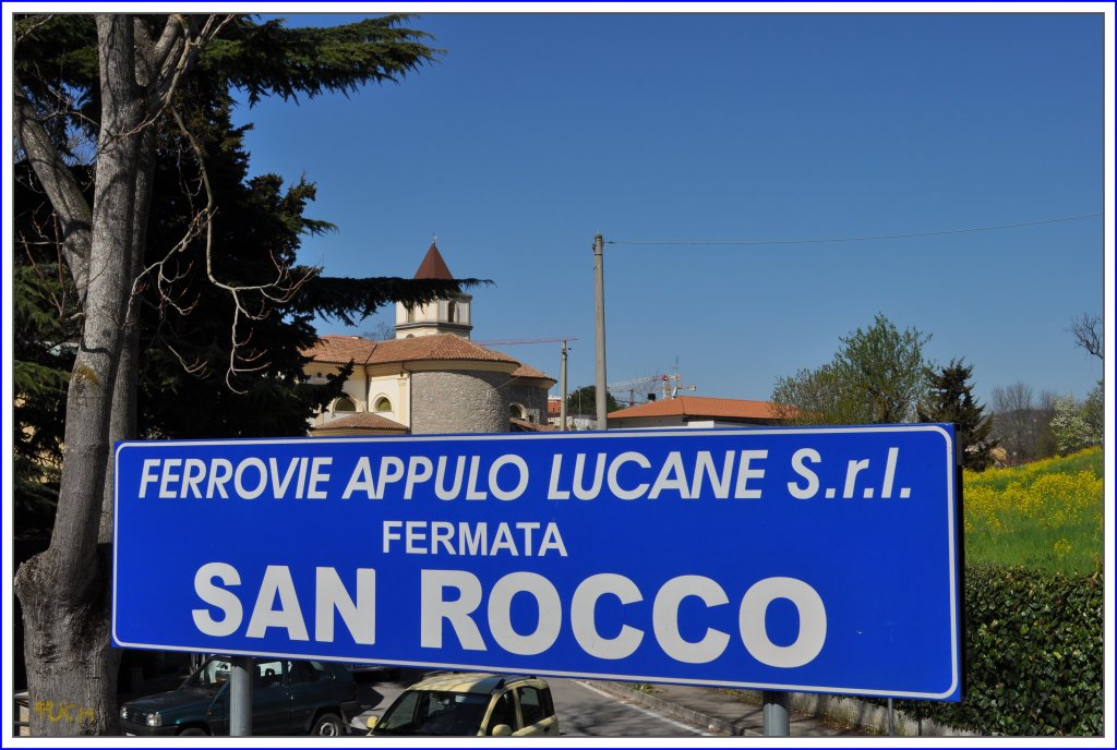 Im Regionalzug von Milano nach Lecce. 4.Nacht in Potenza (08.04.2011)
In Potenza hat man die Wahl zwischen normalspuriger FS und schmalspuriger FAL Strecke durch die Stadt zu fahren. Die FAL steigt etwas steiler die Hgel hinauf und weist auch einige Halte mehr auf wie hier San Rocco.
