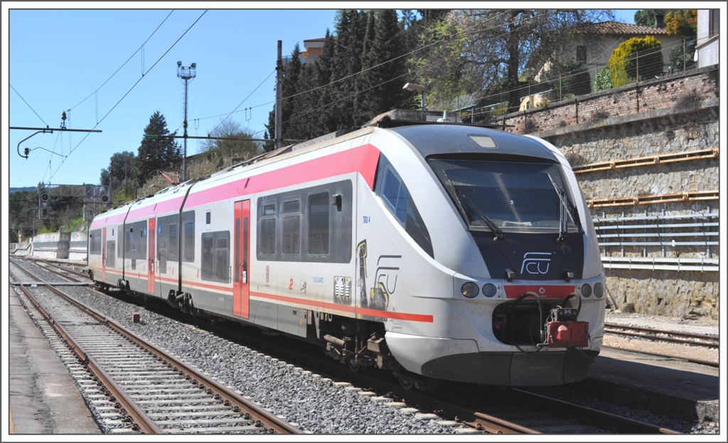 Im Regionalzug von Milano nach Lecce. 3.Tag (07.04.2011)
ALe 501 Minuetto der FCU Ferrovie Centrale Umbra in Perugia Ponte S.Giovanni.
