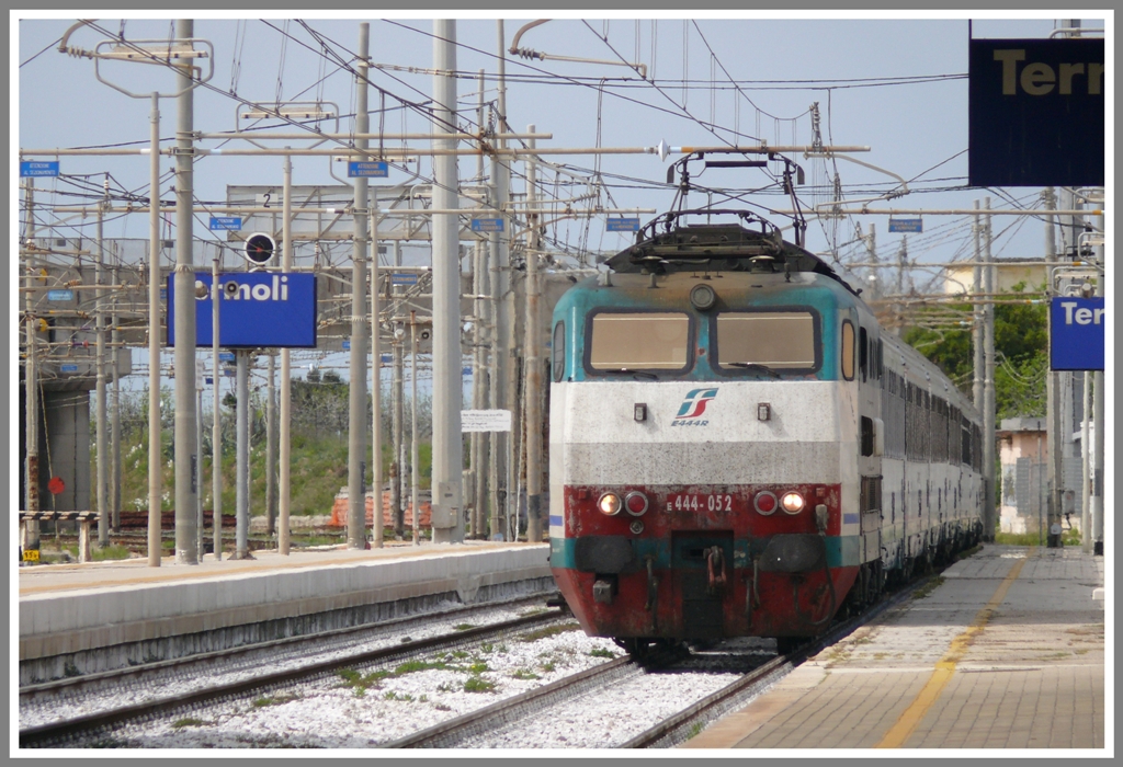 Im Regionalzug von Milano nach Lecce. 4.Tag (08.04.2011)
IC613 mit 444 052 in Termoli.