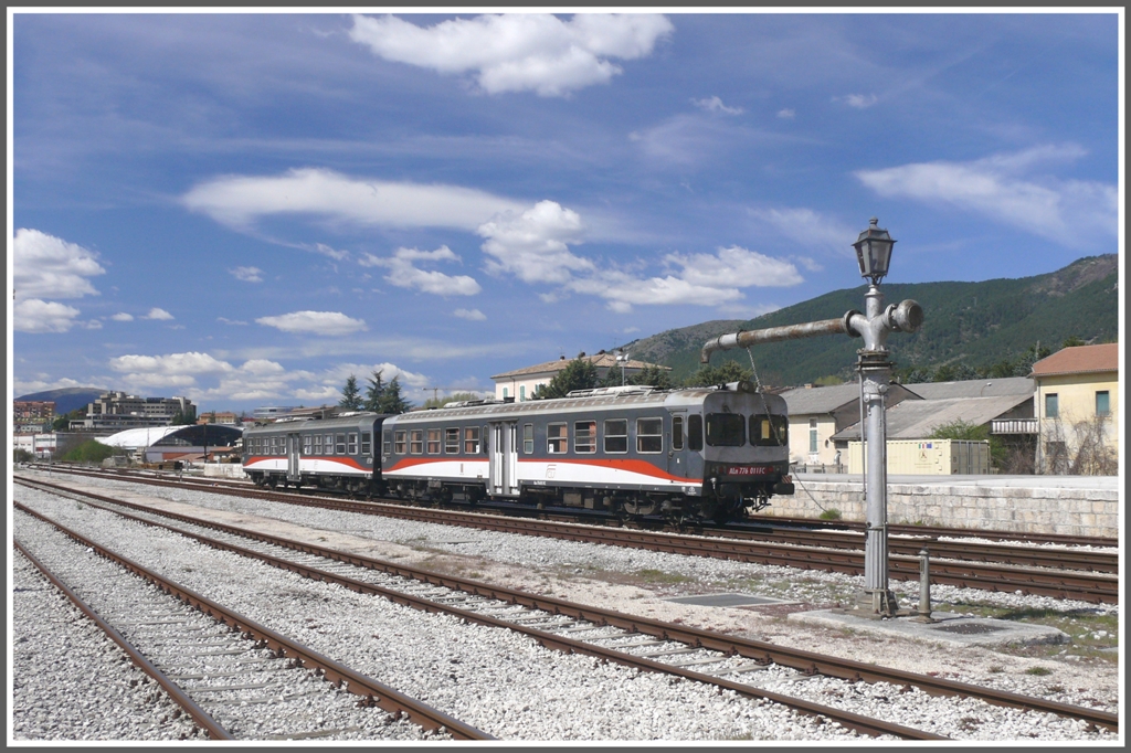 Im Regionalzug von Milano nach Lecce 3.Tag (07.04.2011)
ALn 776 011 FC der Ferrovia Centrale Umbra in L`Aquila.