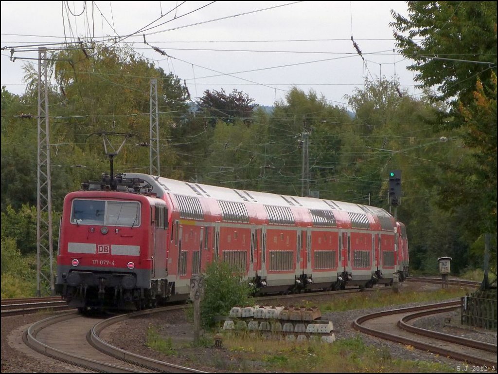 Im Sandwitch Pack unterwegs ist dieser Regional Express in Richtung Kln.
Location: Eschweiler KBS 480, im Oktober 2012.