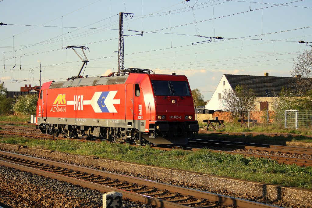 Im sch�nsten Abendlicht rangierte die 185 603-8 in Gro�korbetha am 23.04.12