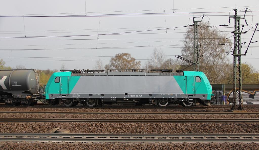 Im Seitenprofil: 186 126-9 mit Kesselwagenzug. Aufgenommen ab 12.04.2012 in Hamburg-Harburg.