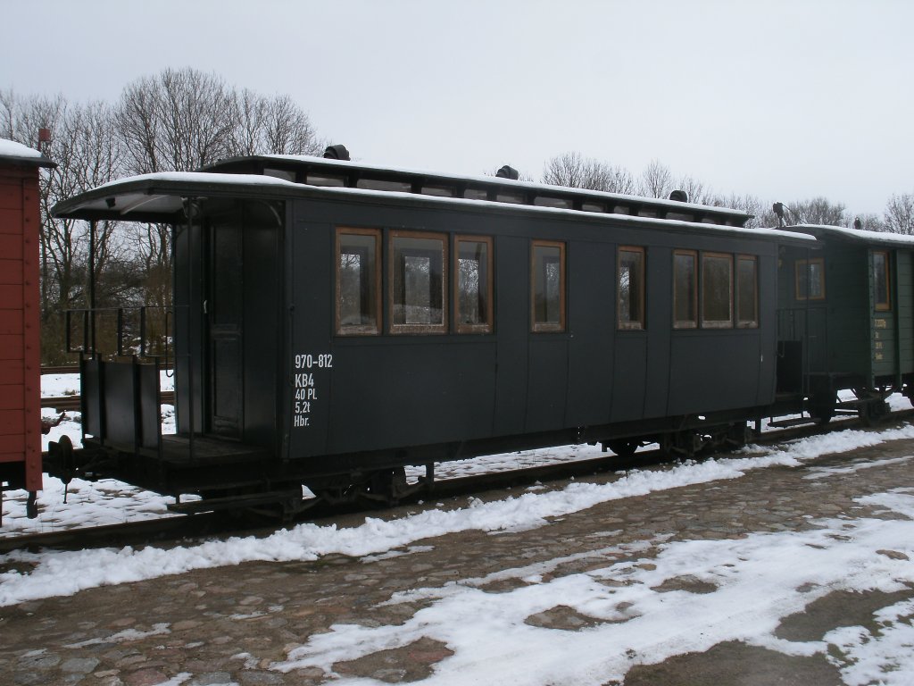 Im Traditionsbereich von Putbus steht dieser KB4 970-812.Aufgenommen am 17.Februar 2013.