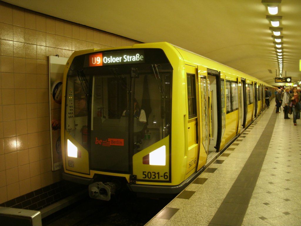 Im U-Bahnhof Berlin Zoologischer Garten fotografierte ich,am 14.Juli 2012,5031-6 nach Osloer Strae.