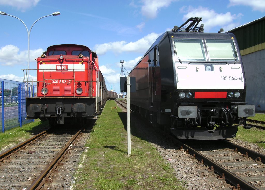 Im bergabebereich zum Stralsunder Nordhafen standen am 29.Mai 2010:WFL 346 852 und die MRCE 185 544.