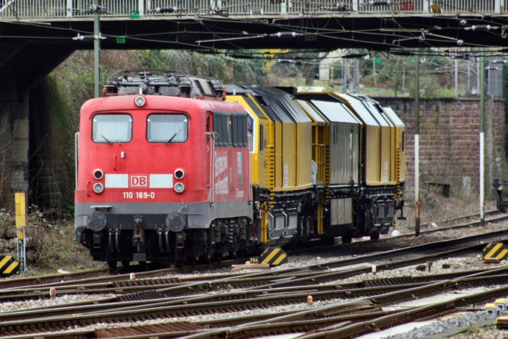 Im Vorfeld des Trierer Hbf war am 05.04.10 die 110 169-0 zu sehen.