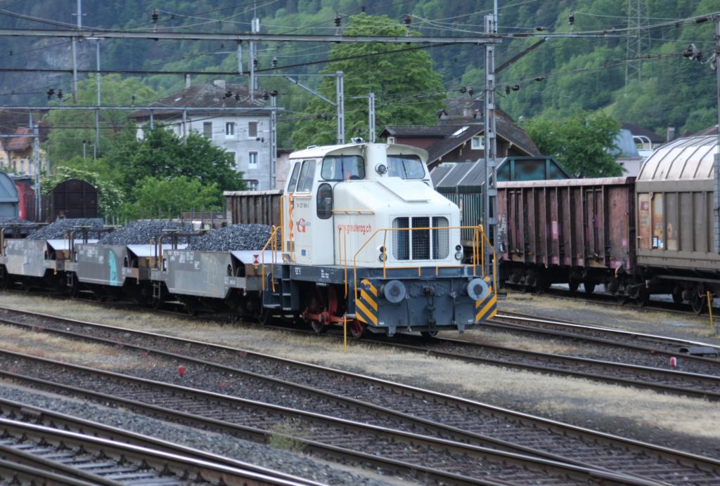 Im Zuge des neuen Gotthardt Tunnel Bau wurde auch diese zweiachsige 
Henschel Lok eingesetzt. Ich traf die Tm 237906 der Firma Greuter beim
Verschub in Erstfeld am 19.5.2009 an.