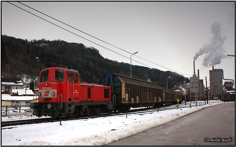 Imma fest am scheapfn ist die 2067 104 im Bahnhof Frantschach St.Gertraud. 09.12.2010