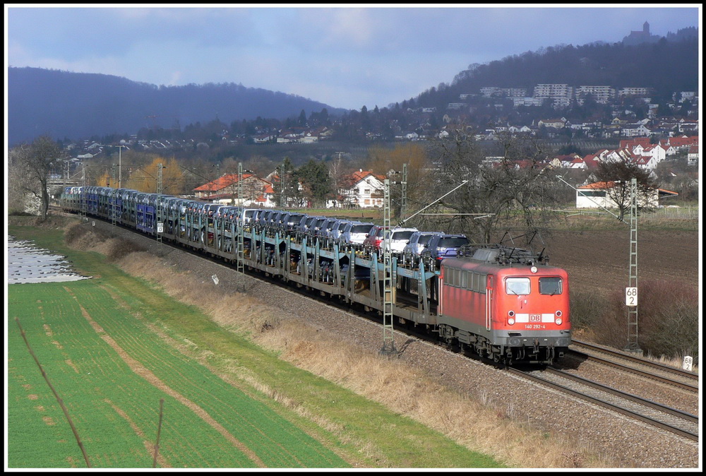 Immer interessant war der CS 47545 von Zeebrugge nach Illingen, welcher meistens mit Baureihe 140 bespannt wurde. Am 05.03.2008 hatte 140 292 Dienst und konnte im Wolkenloch bei Gro�sachsen abgelichtet werden. Leider gibt es die Lok als auch den Zug heute nicht mehr.