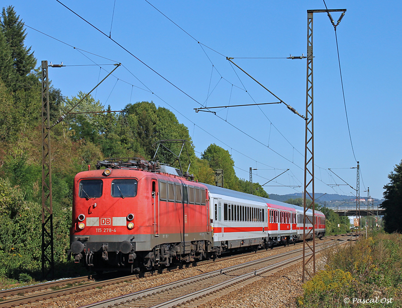 Immer wieder gerne gesehen, die Kastenloks der BR 110/115. Am 7. September 2012 begegnete mir 115 278-6 mit Pbz 2460 auf der Filsbahn bei Gppingen.