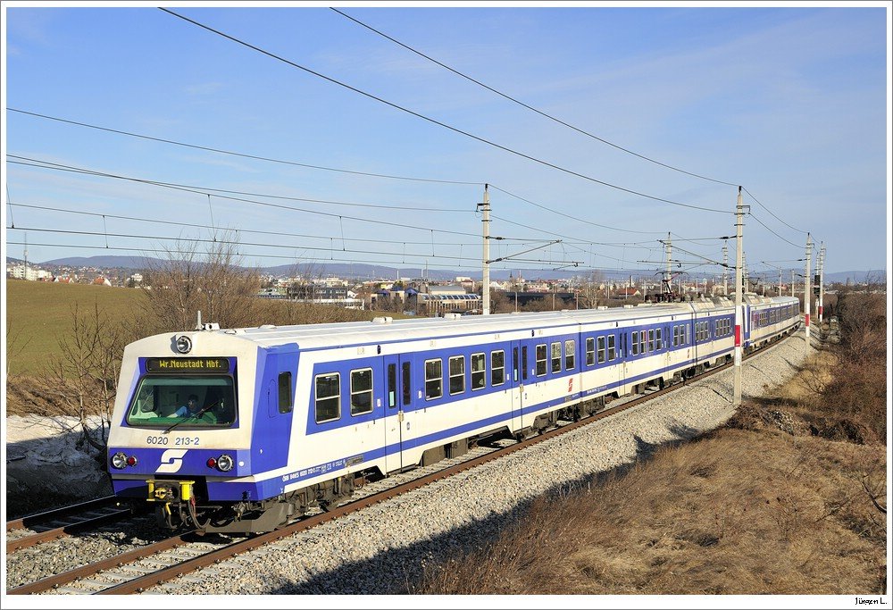 Immer wieder nett: die Reihe 4020/6020. Hier der 6020.213 unterwegs als S9 in Richtung Wr. Neustadt; Mdling, 27.02.2010.