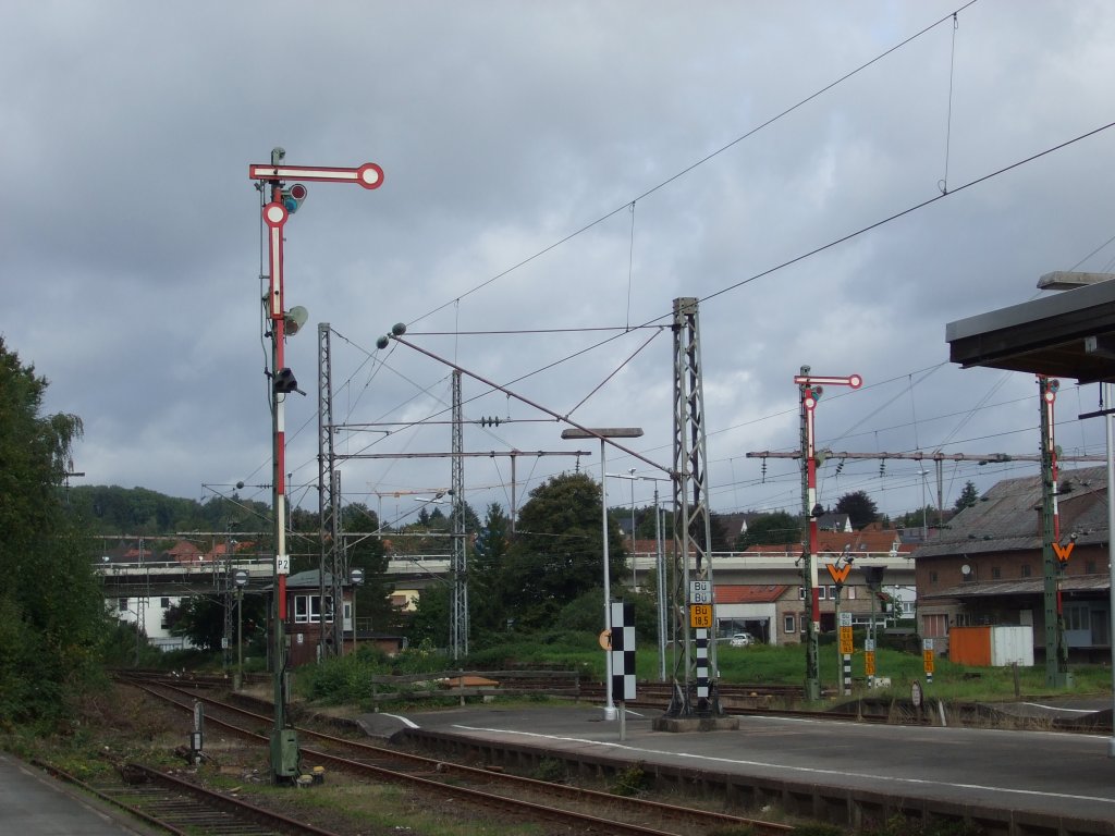 Immer wieder schn zu sehen: alte Formsignale im Bahnhof Lage (Lippe). Aufgenommen am 18.09.2010.