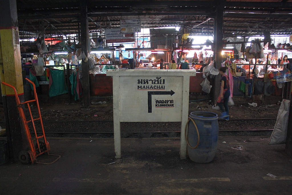 Impression aus der Bahnhofshalle Mahachai am 17.November 2012.