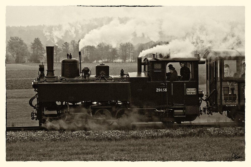 Impression der Dampflok 298.56, welche mit dem letzten planm�sigen  Flascherlzug  von Stainz nach Preding unterwegs war. 
Kraubath 31.10.2012