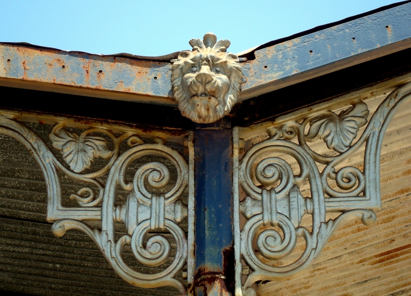 Impressionen von der Algarve: schnes Detail der Bahnsteigkonstruktion in Conceicao. 16.5.2011