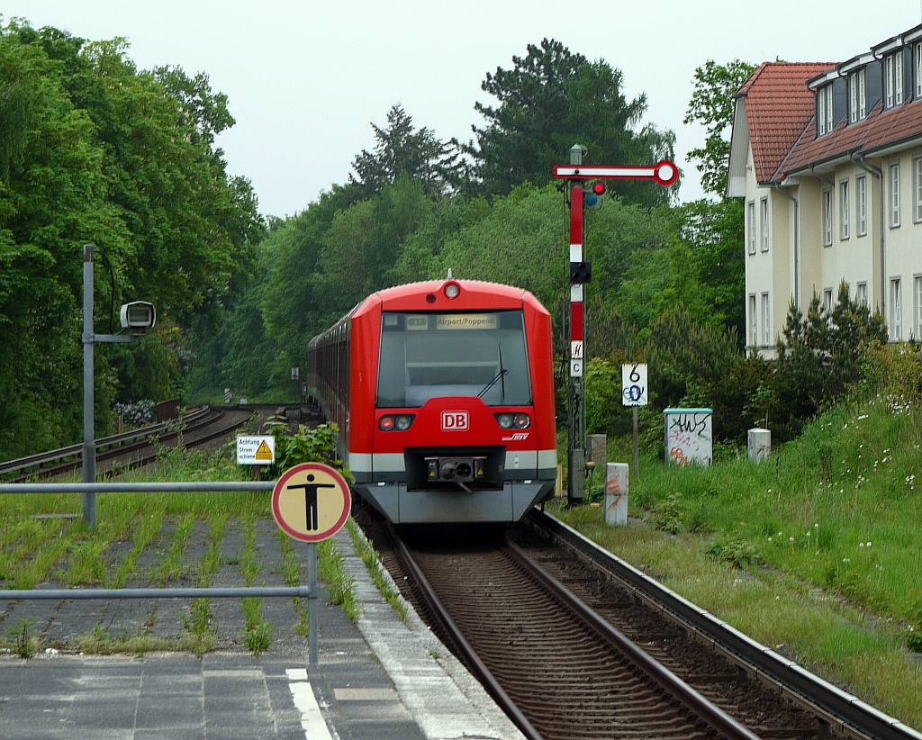 Impressionen aus Hamburg-West: Ausfahrt eines Zuges der Linie S1 Richtung Innenstadt aus der Station  Klein Flottbek . 20.5.2013 