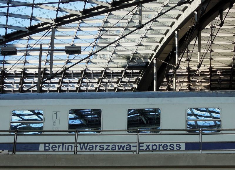 Impressionen Berlin Hbf.(hoch): Expresszug nach Warschau, 22.3.2012