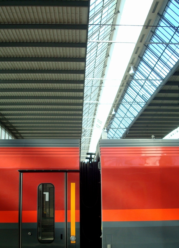 Impressionen vom Mnchner Hauptbahnhof II: sterreich in Bayern. 29.4.2011