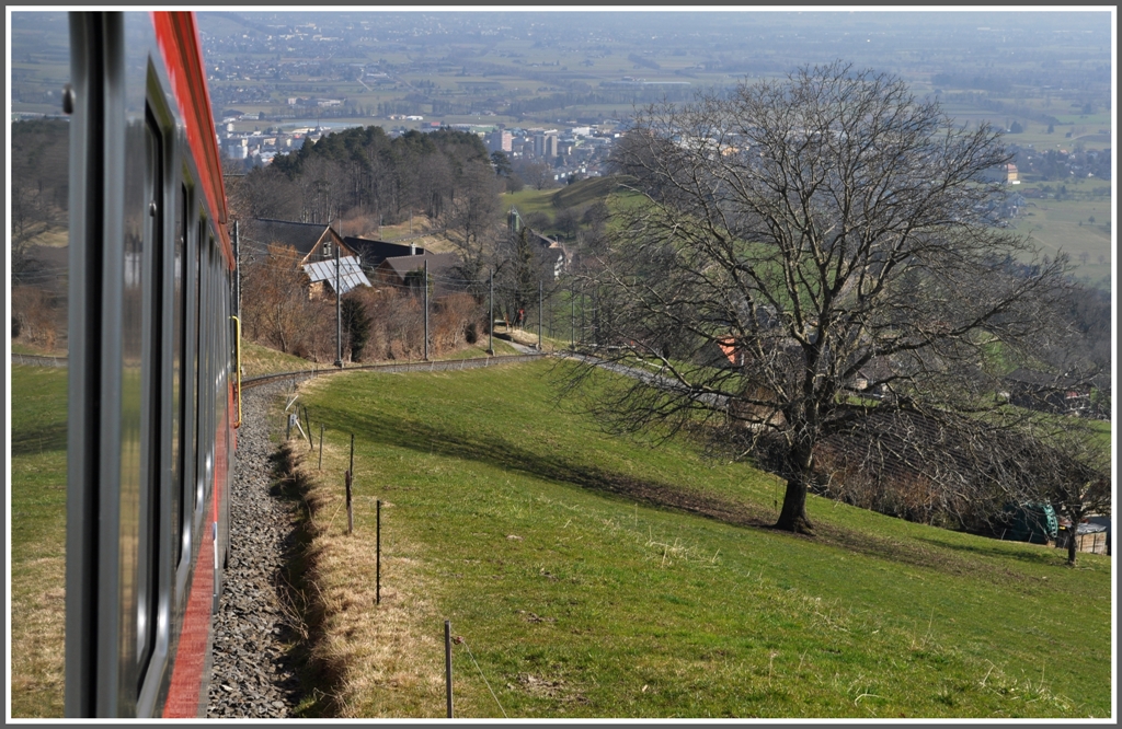 In der 160 o/oo Steigung zwischen Alter Zoll und Warmesberg (Strecke Altsttten Stadt-Gais) (13.03.2012)