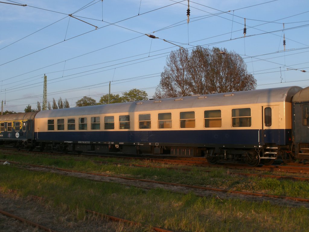 In der Abendsonne,vom 08.Mai 2011,stand der WRmz 56 80 89-80 105-0 in Bergen/Rgen.