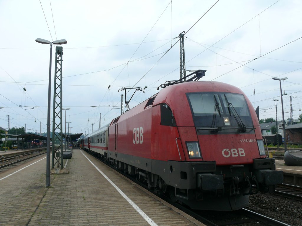 In Ansbach halten jeden Tag zwei 1116er. Am 4.7.10 hlt mit IC 2082  Knigssee  1116 169 auf dem Weg nach Hamburg-Altona.