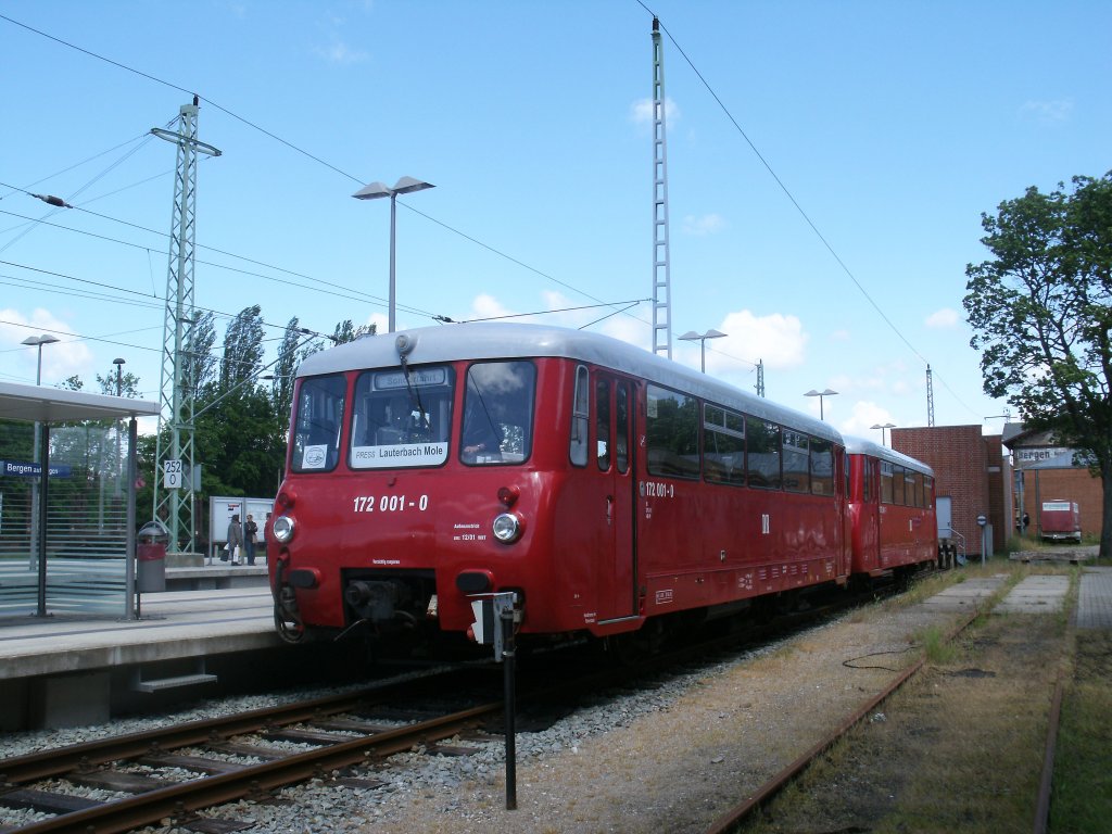 In Bergen/Rgen wartete der 172 001/601,am 02.Juni 2012,auf Anschlureisende.