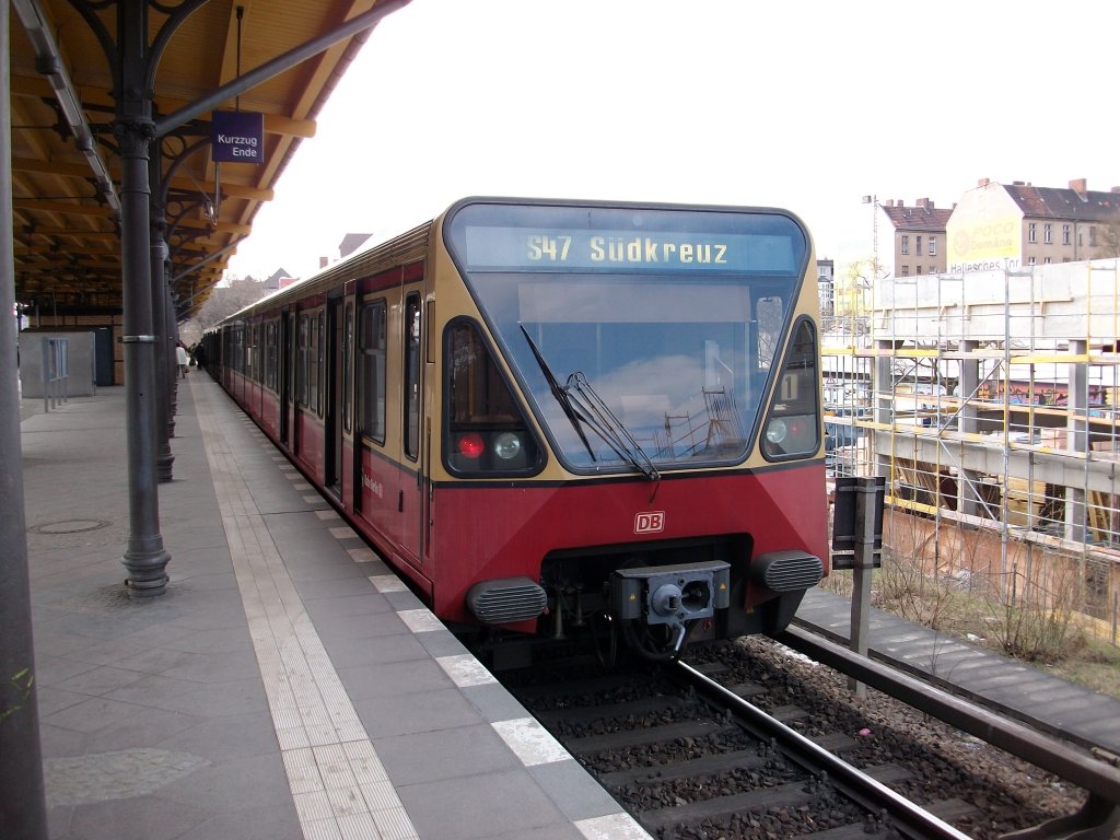 In Berlin Neuk�lln traf ich am 01.Mai 2010 480 522 nach Berlin S�dkreuz.