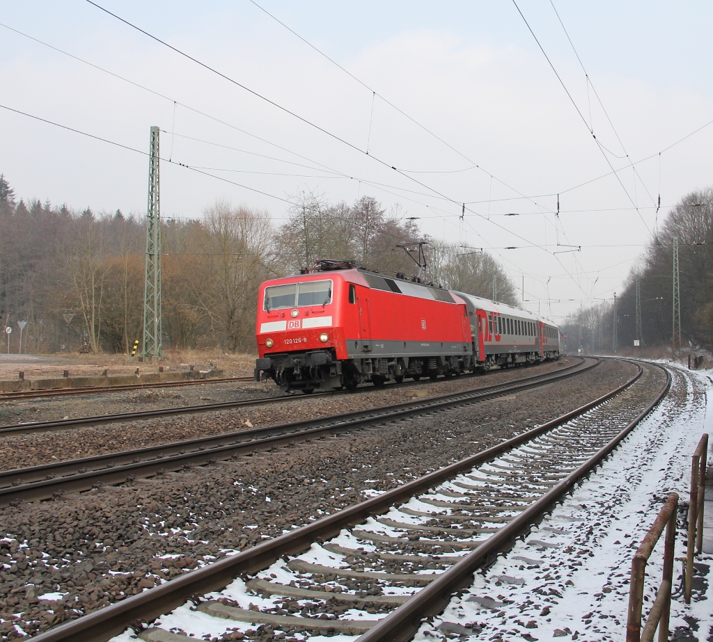 In Cornberg fuhr uns dann noch der EN 452 Moskau - Paris, bespannt mit 120 126-8, vor die Linse. Aufgenommen am 29.03.2013.