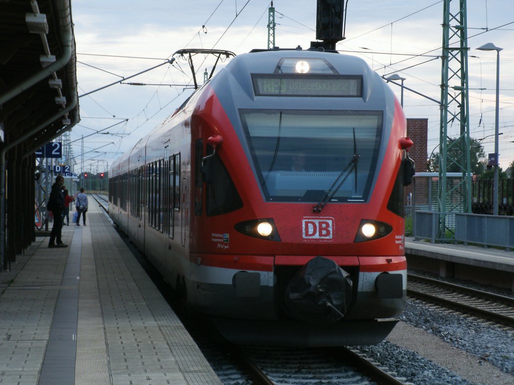 In diesem Jahr ist es 429 027 der mir am hufigsten vor die Linse kommt,so auch am 16.August 2011 als Dieser als RE 13033 Stralsund-Binz in Bergen/Rgen einfuhr.