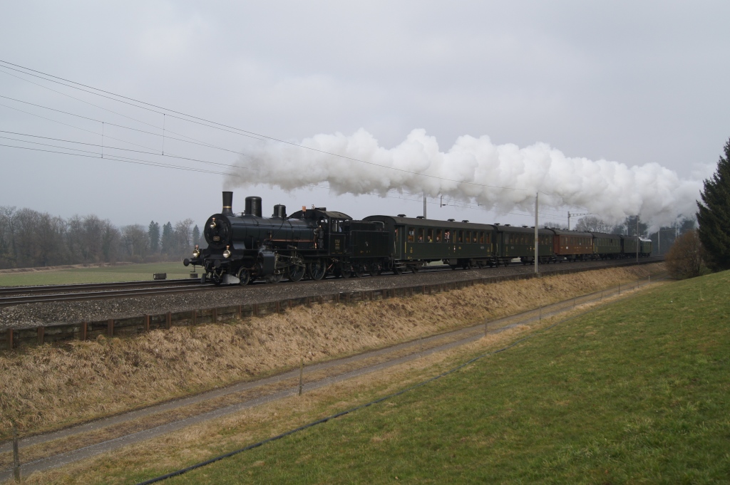 In diesem Jahr kann die Stiftung SBB Historic bereits ihr 10-jhriges Bestehen feiern. Aus diesem Anlass finden dieses Jahr diverse Sonderfahrten statt. Den Auftakt machte die B 3/4 1367 mit einer Fahrt  Rund um den Napf . Ich konnte den Zug am 19.2.11 bei Rotkreuz ablichten.