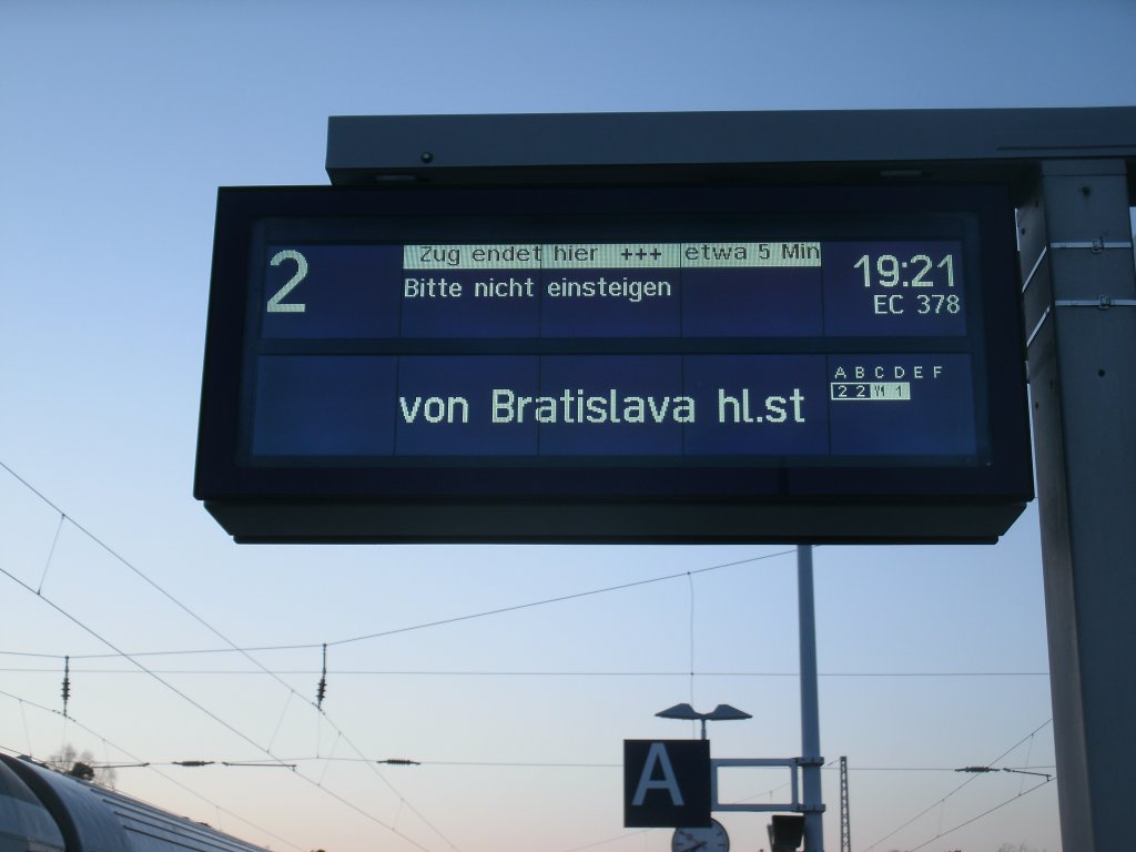 In diesem Jahr kommt EC 378 nicht mehr aus Wien nach Binz,denn die Fahrt beginnt ab Bratislava.Die Rcktour als EC 379 aber fhrt weiter auch in diesem Jahr bis Brno.Aufgenommen am 06.April 2013 in Binz.