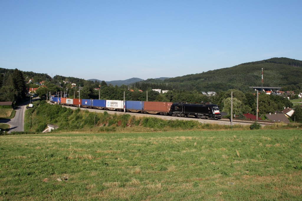 In Drrwien lie sich der unter TX Regie verkehrende Containerzug 41138 ablichten. 09.07.2010