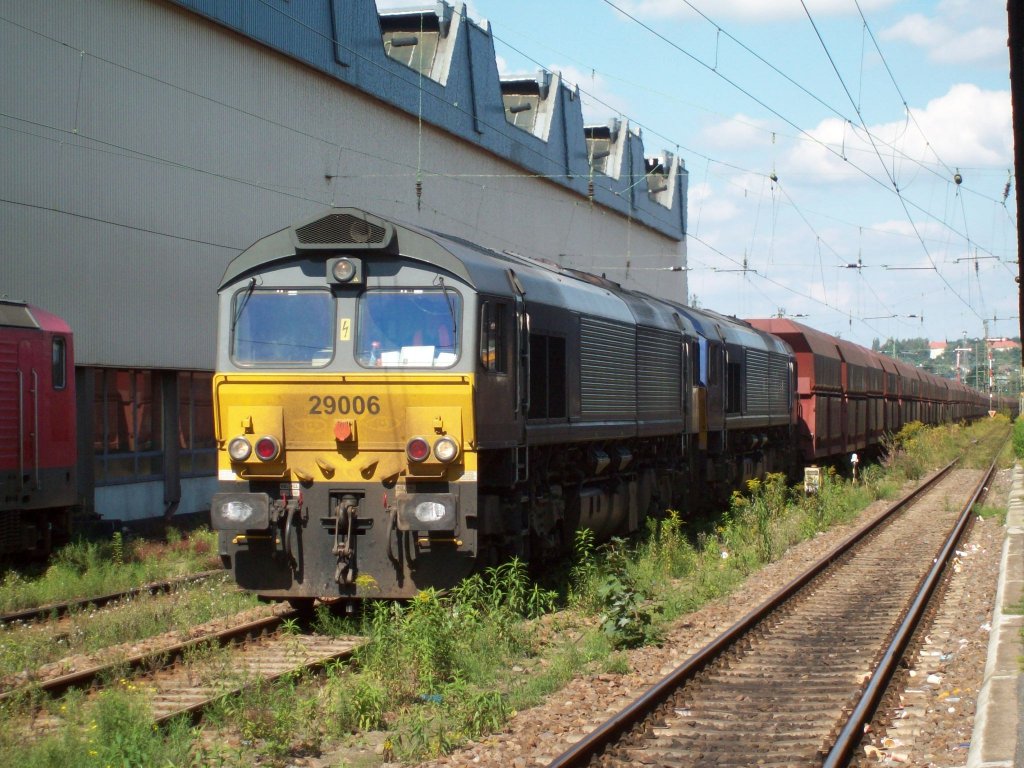 In ein paar Jahren ist dieses Bild nicht mehr m�glich. HHPI 29006 mit einer Kollegin vom Bahnsteig 15 aus fotografiert.
