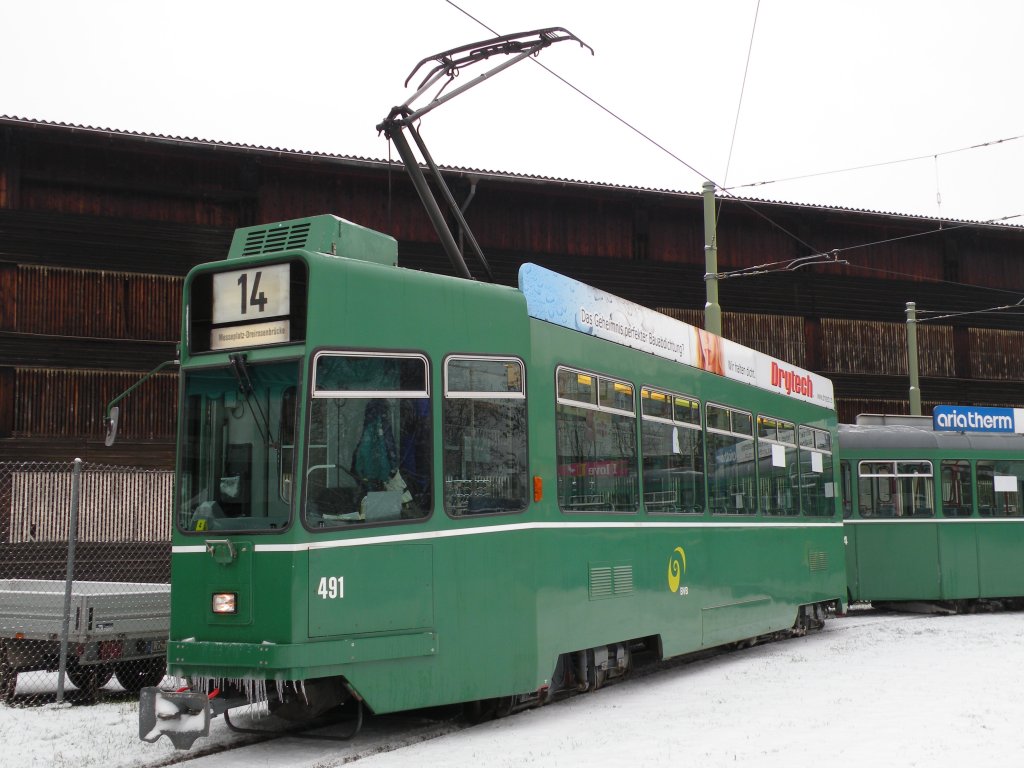 In eisiger Klte steht der Motarwagen 491 in Pratteln in der Schlaufe. Die Aufnahme stammt vom 08.01.2010.