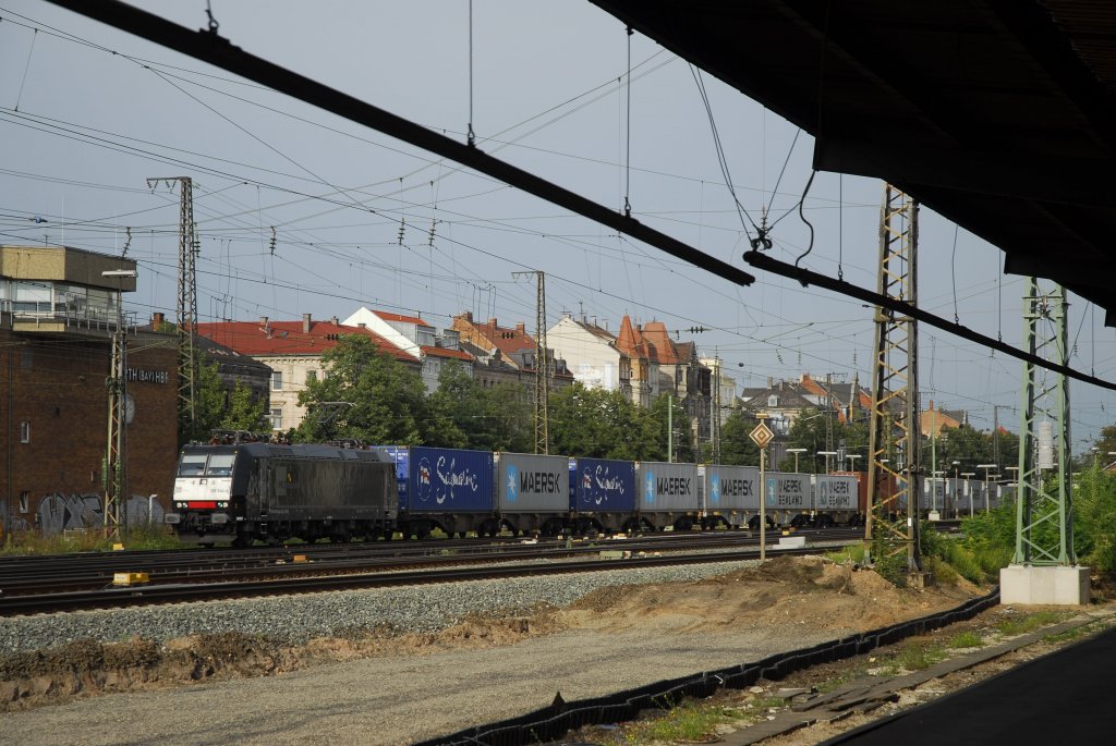 ..in Frth auf der Laderampe kann mann auch noch fotografieren aber ich weis nicht wie lange noch wegen dem S-Bahn bau! Hier eine MRCE 185.