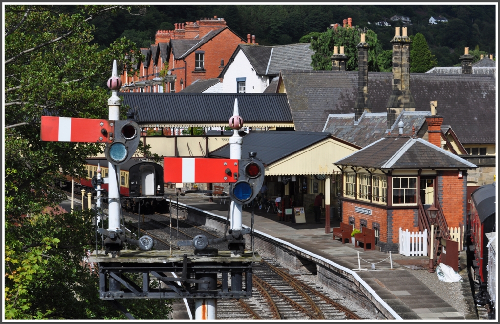 In der Grafschaft Denbighshire liegt der Marktflecken Llangollen. Er ist Ausgangspunkt einer Museumsstrecke entlang dem River Dee nach Carrog. (16.08.2011)