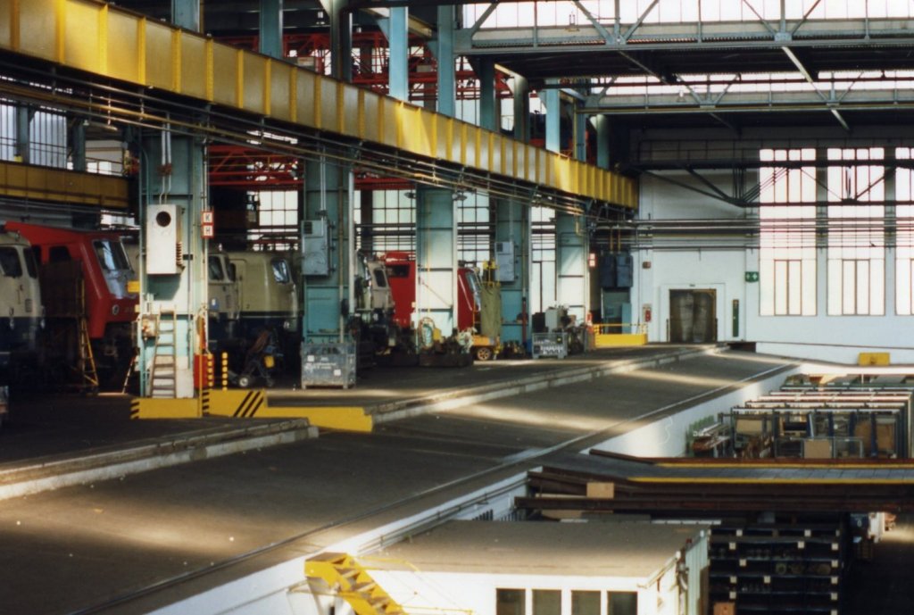 In einer der Hallen des  Ausbesserungswerks M�nchen-Freimann. Im Sommer 1991 hatte ich die Gelegenheit, das Bahnbetriebswerk zu besichtigen.