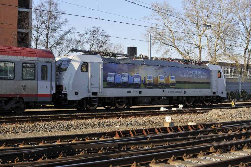 In Holland wird getestet mit dieser Traxx und BB wagen auf die HSL-Sud strecke diese strecke von Rotterdam nach Breda wird nchste monat geffnet .. aufnahme ist von 20.03 2011 in Rotterdam CS.