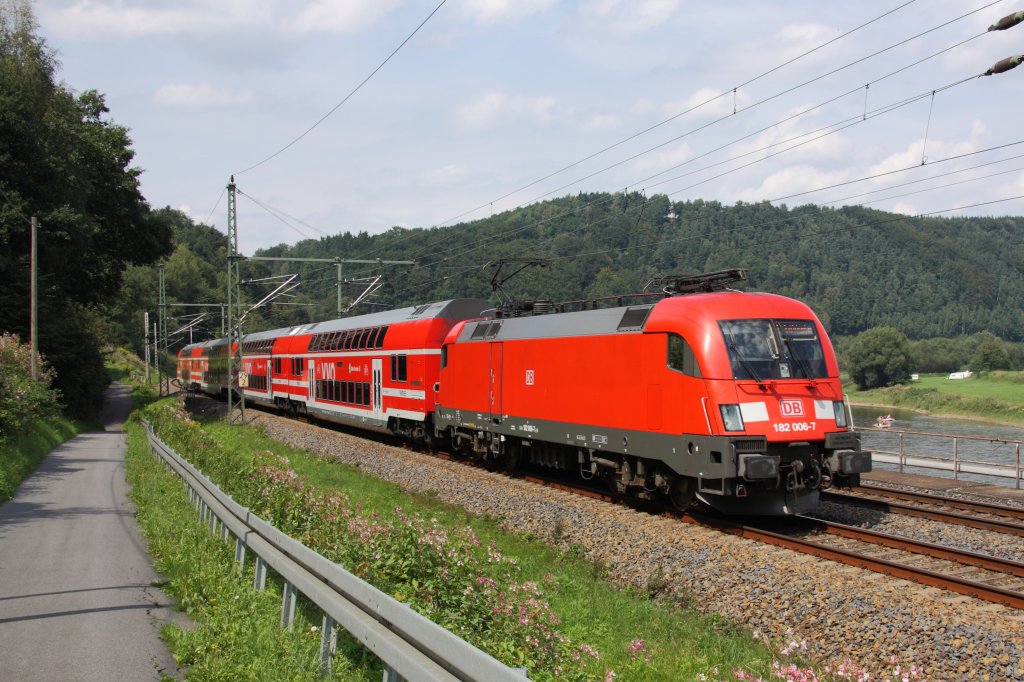 In Knigstein konnte am 17.08.2011 182 006-7 mit der S1 nach Bad Schandau fotografiert werden. 