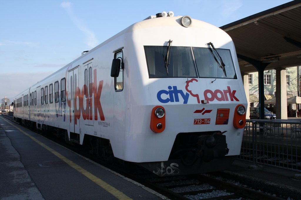 In Ljubljana Hbf stand am 07.11.09 zur Abfahrt bereit der 713-114  City Park .