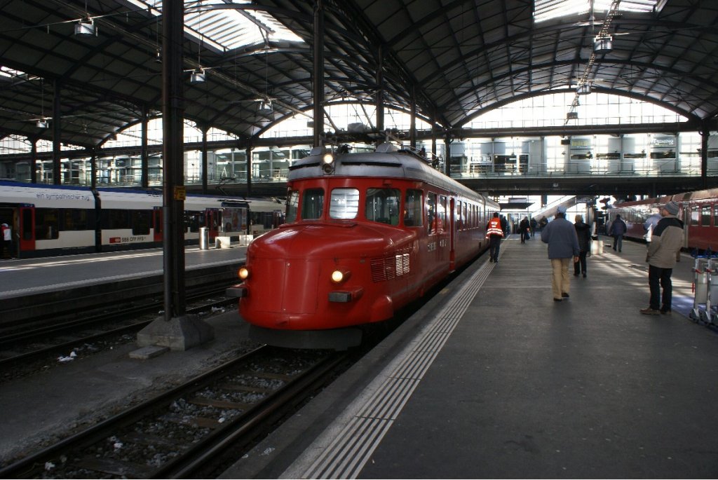 In Luzern bekam ich berraschenderweise den RAe 4/8 1021 zu Gesicht. Er stand am 16.2.10 in der Bahnhofshalle.