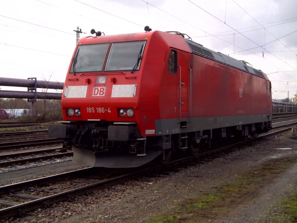 In Mannheim-Kfertal am 05.12.2012 abgestellt, 185 186-4.