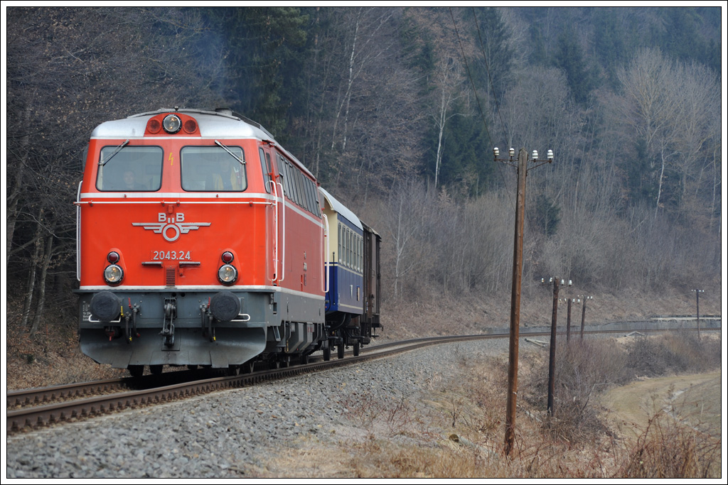 In Memoriam: 2043.24 mit unserem Foto-GmP SGAG 95660 kurz nach der Abfahrt in Friedberg am 26.2.2011 aufgenommen.