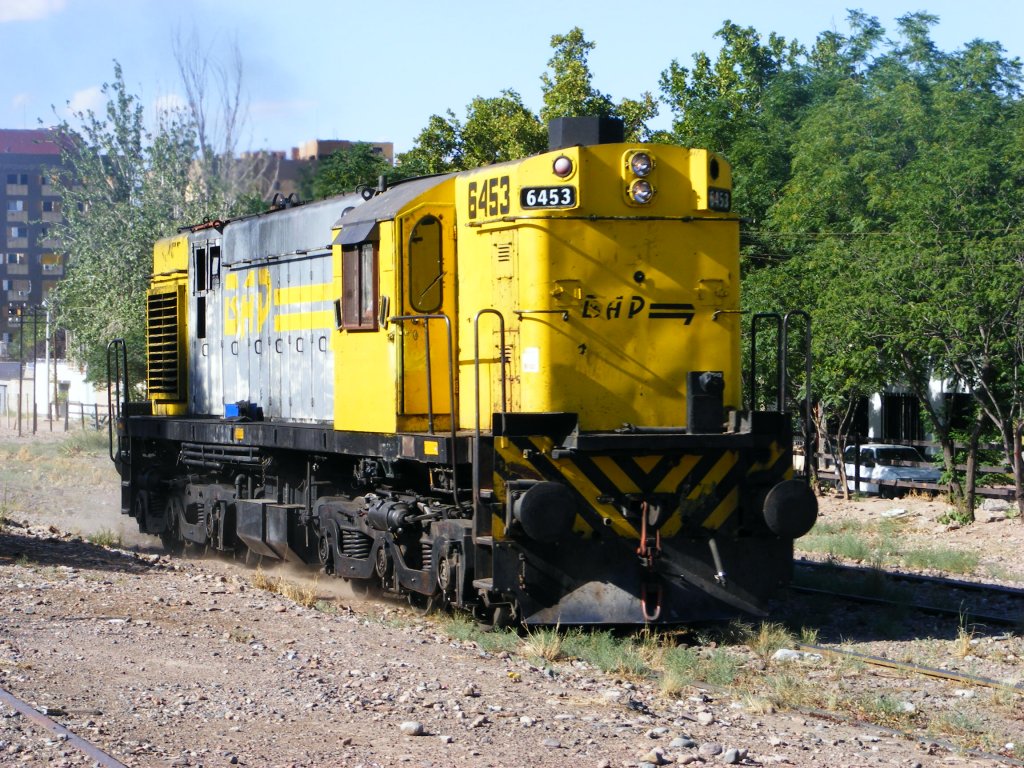 In Mendoza wird eine Probefahrt mit der 6453 von Alco unternommen. In der dortigen Zentralwerkstatt wurde sie berholt.
Die Aufnahme stammt vom 18.2.2010