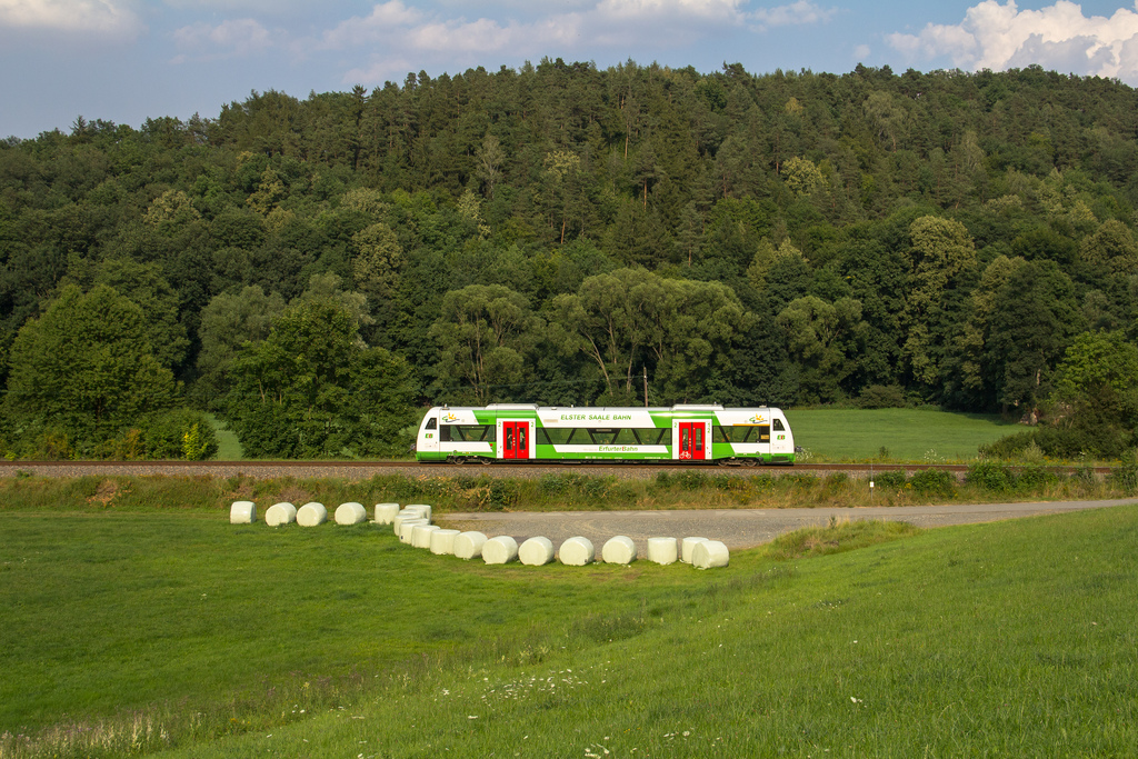 In der Nhe der Ottermhle rollte ein RS1 der ESB auf der KBS 546 Richtung Weida.(27.7.2012,KBS 546)