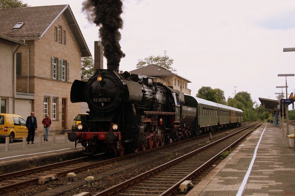 In Neuenmarkt - Wirsberg war die 52 8079-7 am 13.06.2011 mit einem Sonderzug unterwegs.