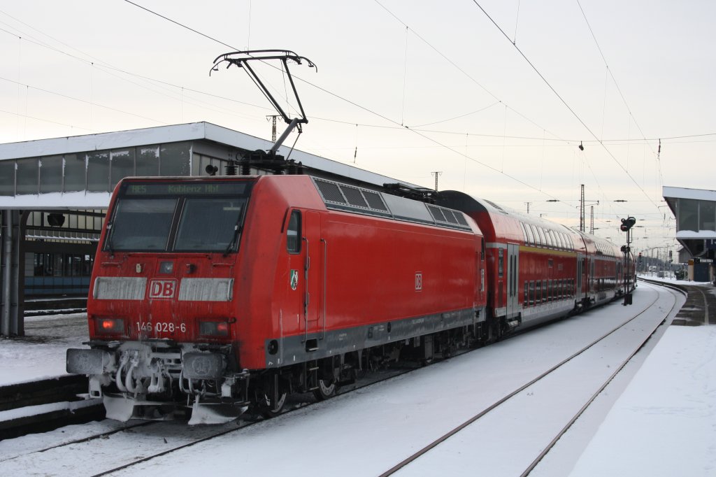 In Oberhausen Hbf kam am 21.12.09 die 146 028-6 mit ihrem RE Richtung Koblenz Hbf an.