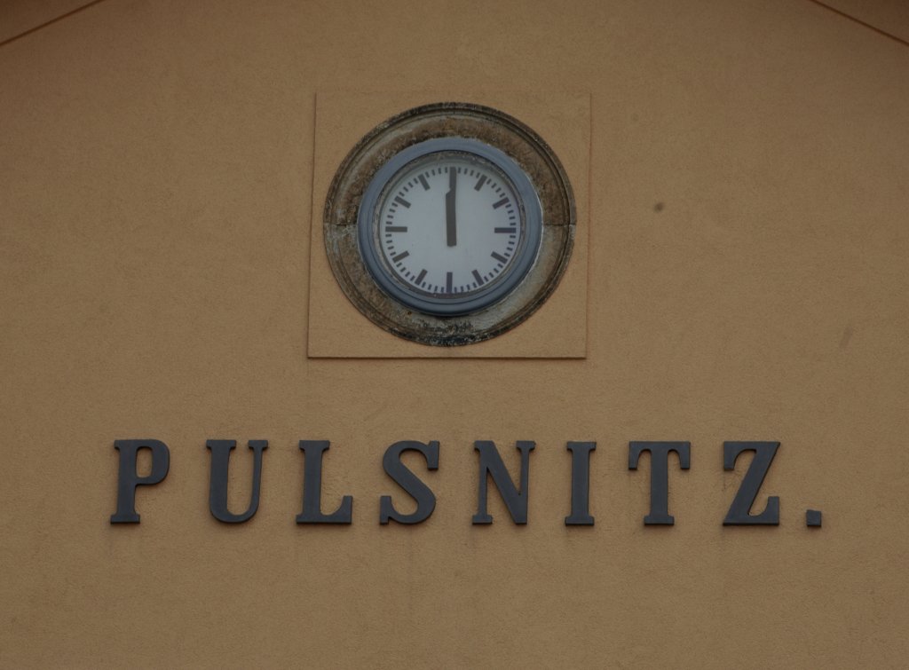 In Pulsnitz ist die Zeit stehen geblieben, das kann man allerdings nicht fr die Strecke Dresden - Kamenz behaupten, denn diese wird aktuell fr 120 km/h ertchtigt.
24.04.2013 08:41 Uhr.